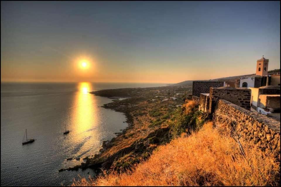 Le Case Di Ciccio - Casa Girasole Pantelleria Dış mekan fotoğraf